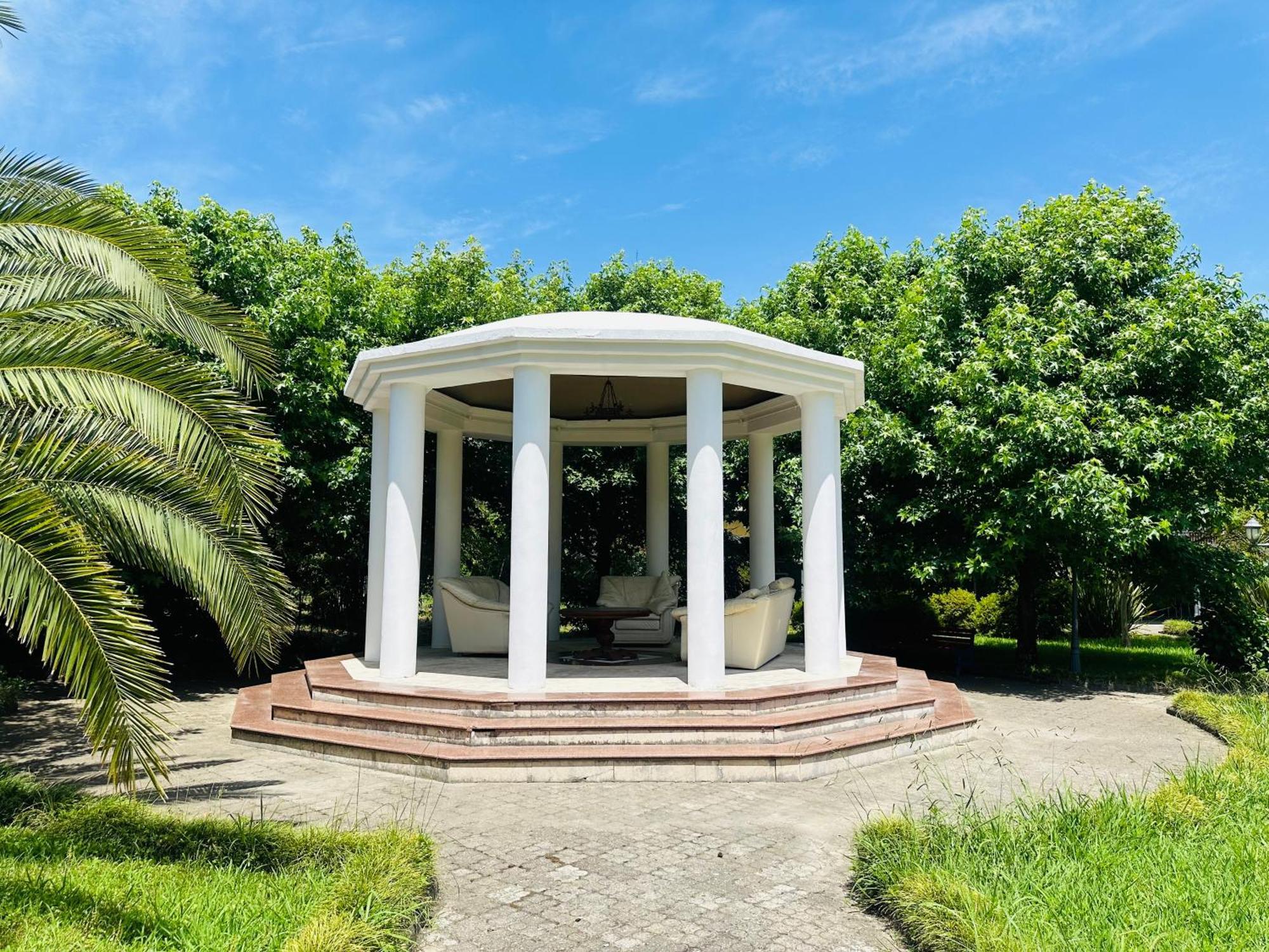 Claude Monet Beach Hotel Ureki Exterior photo